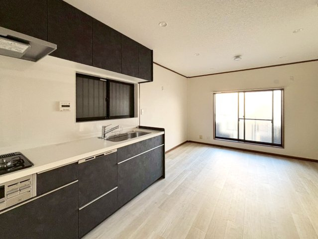 東大阪市荒川3丁目中古戸建のその他|陽当たり良好で明るい室内です♪家族団らんの場としても最適ですね！