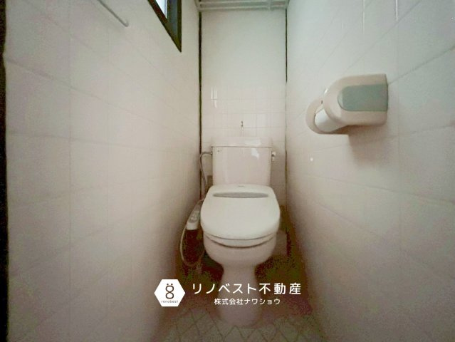 東大阪市若江東町2丁目のトイレ|トイレには小窓があり換気るのに便利です◎