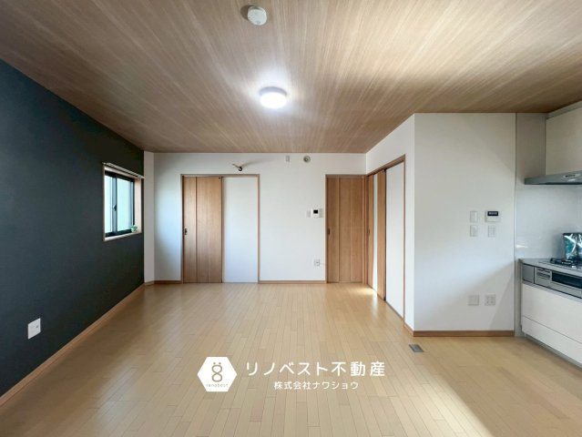 平野区加美北８丁目の居間・リビング|14.25帖のLDK。
水回り部分への動線もバッチリです◎