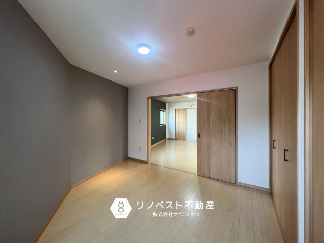 平野区加美北８丁目の洋室|シックなクロスがおしゃれな空間を演出してくれます◎