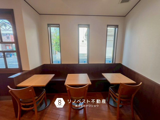 平野区加美北８丁目の内装|2人テーブル席。
1人・2人組のお客様向けのスペースです◎