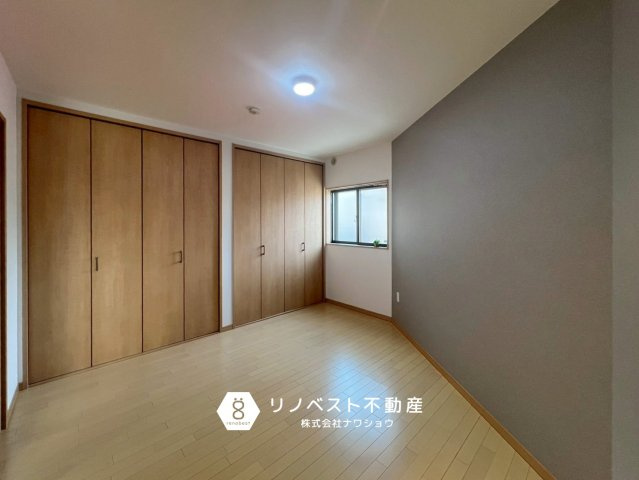 平野区加美北8丁目の洋室|大容量のクローゼットが2ヶ所ございます。
日用品や洋服の収納もここで納まります◎