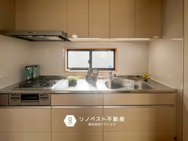 平野区加美北8丁目のキッチン|収納がたっぷりございます◎
3口コンロなので料理も捗りますね♪