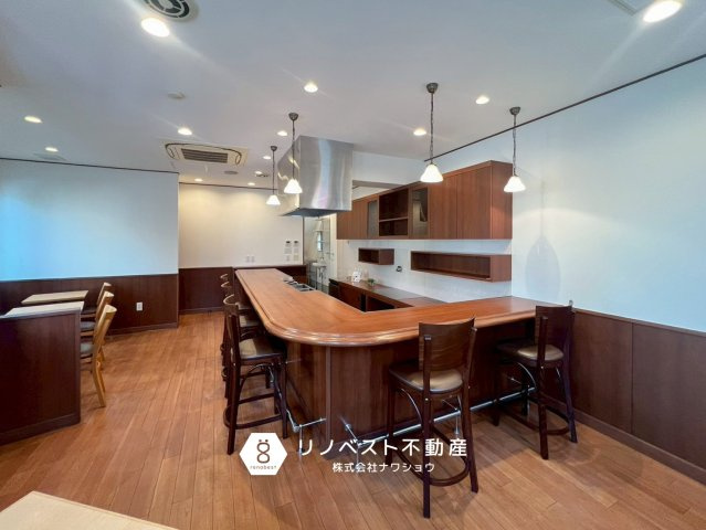 平野区加美北8丁目の内装|1階店舗部分の設備はそのままご利用いただけます◎
木の温もりを感じられる店内です。