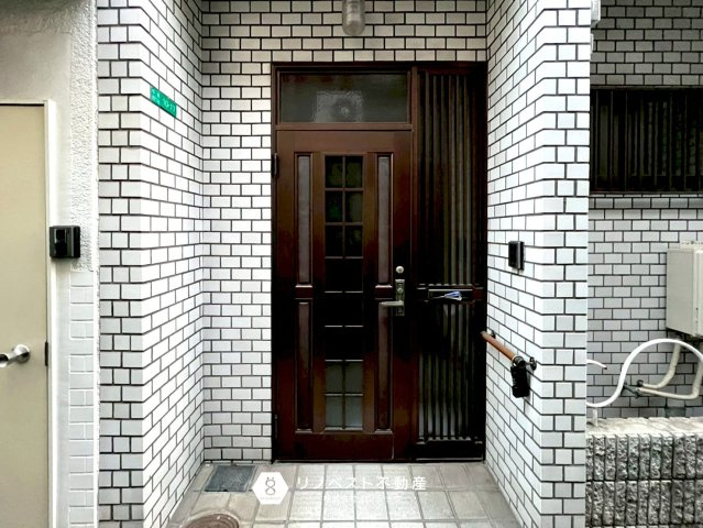 東成区中道4丁目のその他|白基調のタイルが玄関周りを明るい印象にしてくれます！