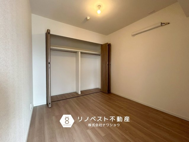 ハイマート若江2棟の収納|大容量のクローゼットです◎キャリーケーズなども収納できそうですね◎