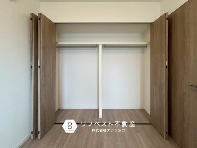 ハイマート若江2棟の収納|廊下の物入。ストック品や家族の共同のものを収納するのに最適です◎