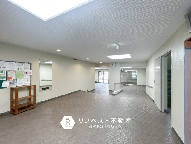 ハイマート若江2棟のロビー|エレベーターが2基あるので朝の混み合う時間帯でも安心です◎