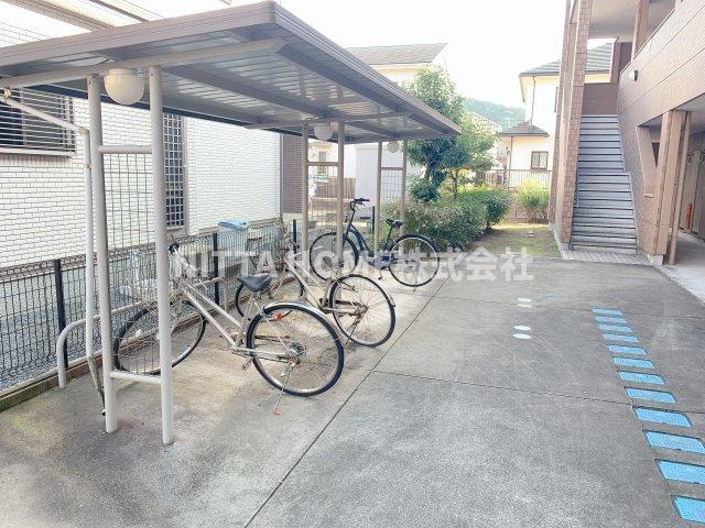 メルシー アトスのエントランス|敷地内駐輪場になります★