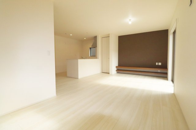 郡山市富田町字大徳南第3　　　１号棟　　　小山田小学校、郡山第６中学区　の居間・リビング