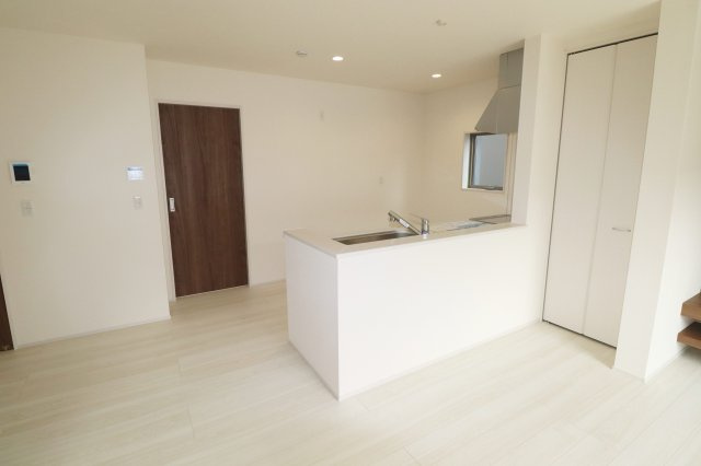 郡山市富田町字大徳南第3　　　１号棟　　　小山田小学校、郡山第６中学区　のキッチン