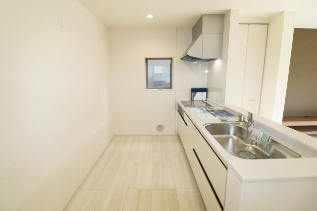 郡山市富田町字大徳南第3　　　１号棟　　　小山田小学校、郡山第６中学区　の居間・リビング