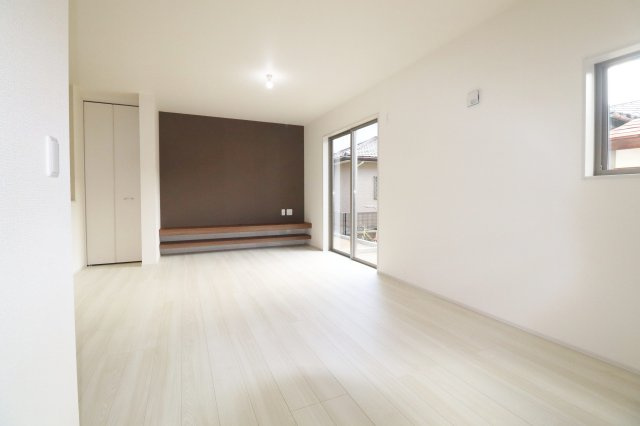 郡山市富田町字大徳南第3　　　１号棟　　　小山田小学校、郡山第６中学区　の居間・リビング