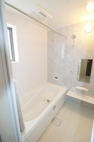 郡山市富田町字大徳南第3　　　１号棟　　　小山田小学校、郡山第６中学区　の玄関