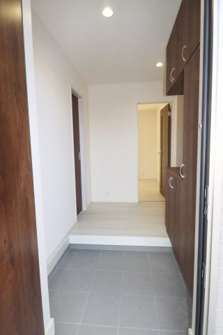 郡山市富田町字大徳南第3　　　１号棟　　　小山田小学校、郡山第６中学区　の玄関