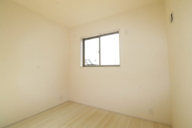 郡山市富田町字大徳南第3　　　１号棟　　　小山田小学校、郡山第６中学区　の洋室