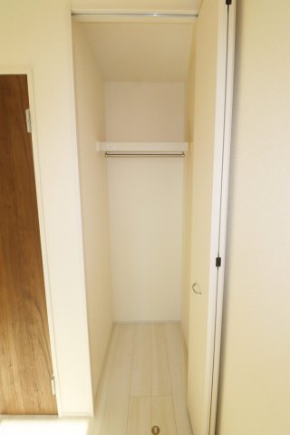 郡山市富田町字大徳南第3　　　１号棟　　　小山田小学校、郡山第６中学区　の洋室