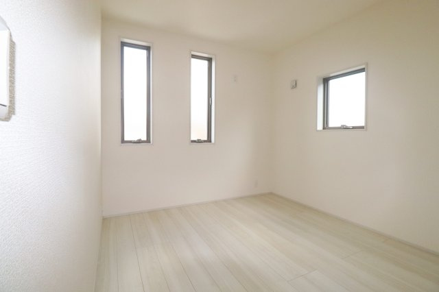 郡山市富田町字大徳南第3　　　１号棟　　　小山田小学校、郡山第６中学区　の洋室