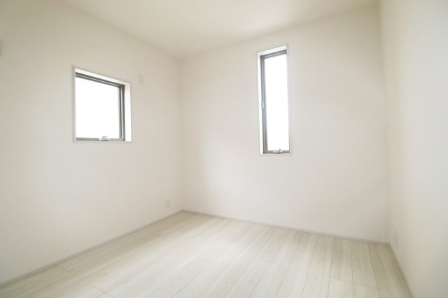 郡山市富田町字大徳南第3　　　１号棟　　　小山田小学校、郡山第６中学区　の洋室