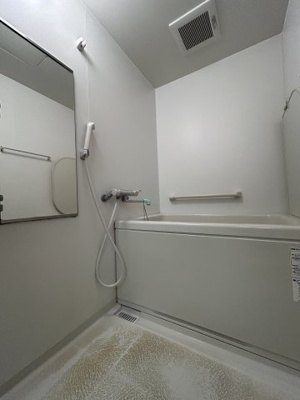 【浴室】 | 椿ハイツ瀬田川 | 一日の疲れを癒すバスルームは、心地よいリラックスを叶える清潔感溢れる美しい空間です。