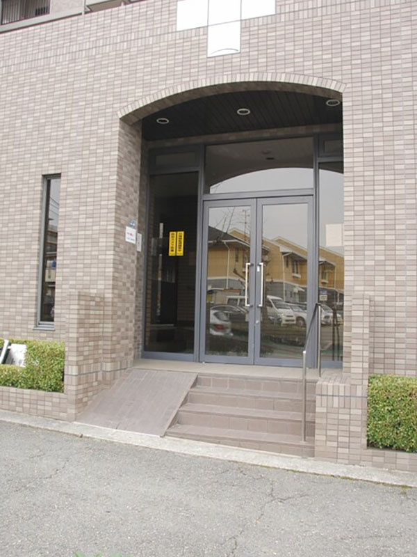 ハイム豊中・上野東のエントランス