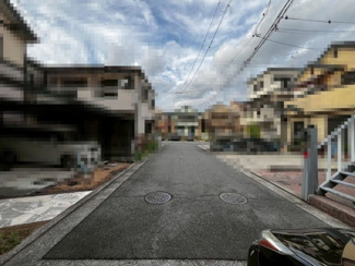 【前面道路含む現地写真】 | 菱木１丁　中古一戸建 | シューズボックスございますので、散らかりがちな玄関も片付きますね！