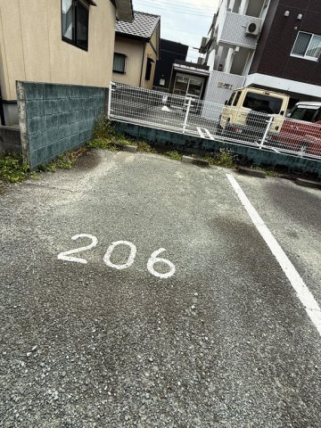 ファミリールBの駐車場