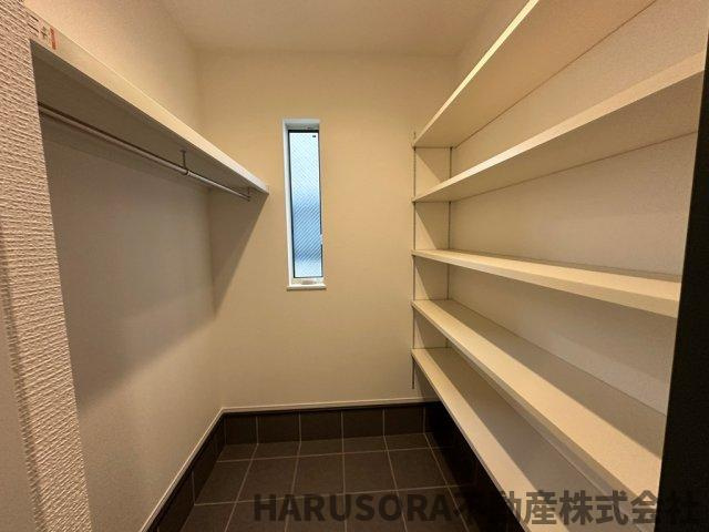 四條畷市江瀬美町　３階建の収納