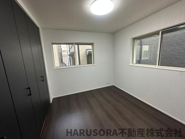 四條畷市江瀬美町　３階建の洋室