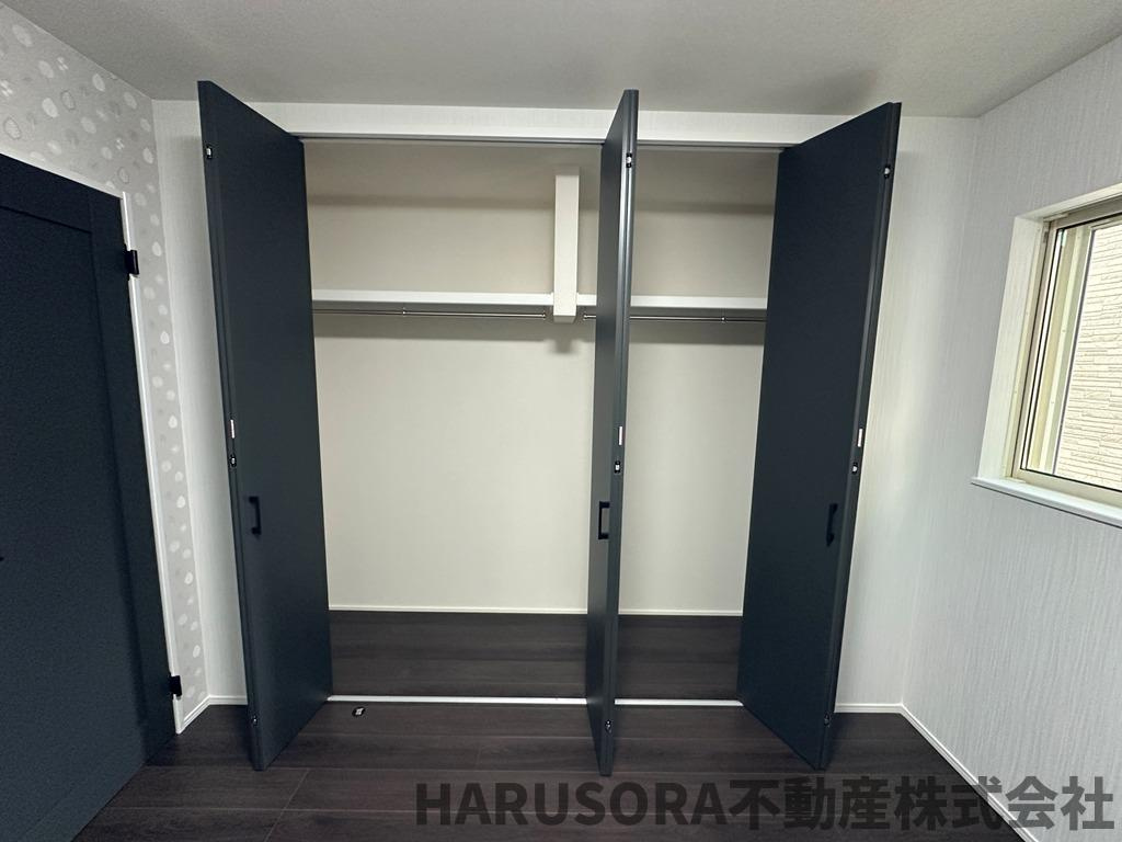 四條畷市江瀬美町　３階建の収納
