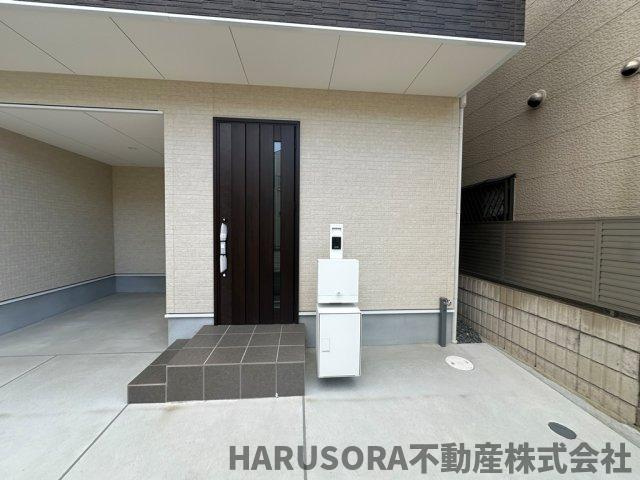 四條畷市江瀬美町　３階建のエントランス