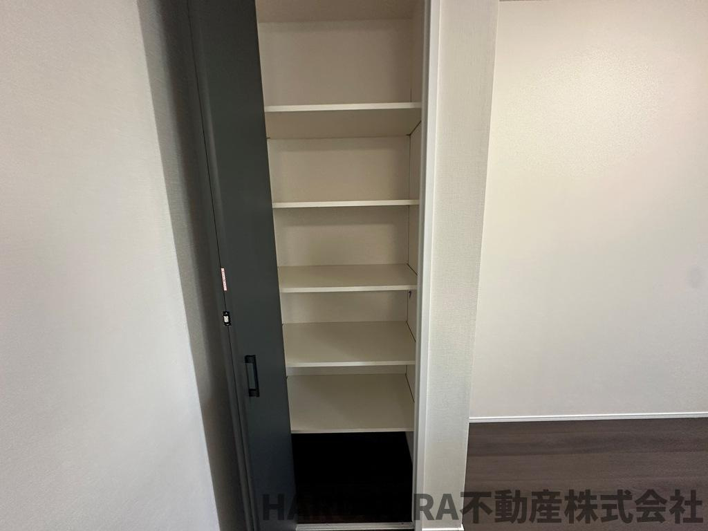 四條畷市江瀬美町　３階建の収納
