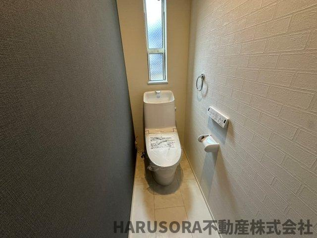 四條畷市江瀬美町　３階建のトイレ