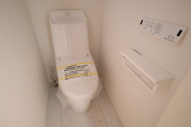 《仲介手数料無料》緑区大字三室1148-2(全1戸)新築一戸建てミラスモのトイレ|撮影日 2025年11月26日 13:30 晴れ