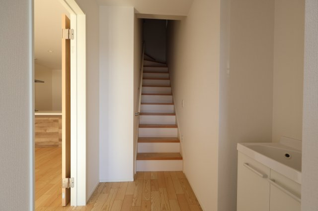 《仲介手数料無料》緑区大字三室1148-2(全1戸)新築一戸建てミラスモの玄関|撮影日 2025年11月26日 13:30 晴れ