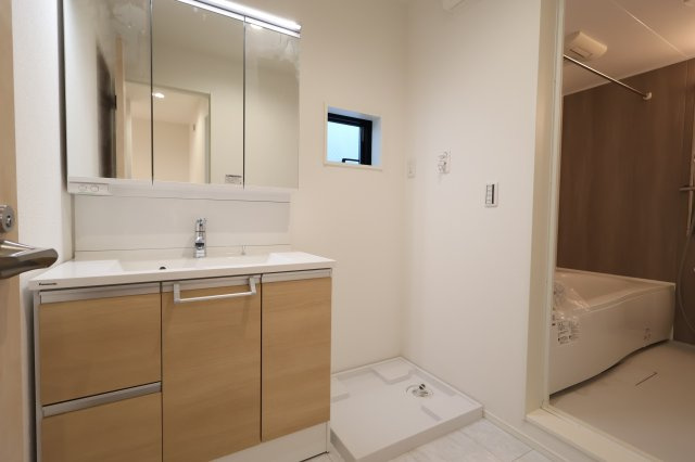 《仲介手数料無料》緑区大字三室1148-2(全1戸)新築一戸建てミラスモの独立洗面台|撮影日 2025年11月26日 13:30 晴れ