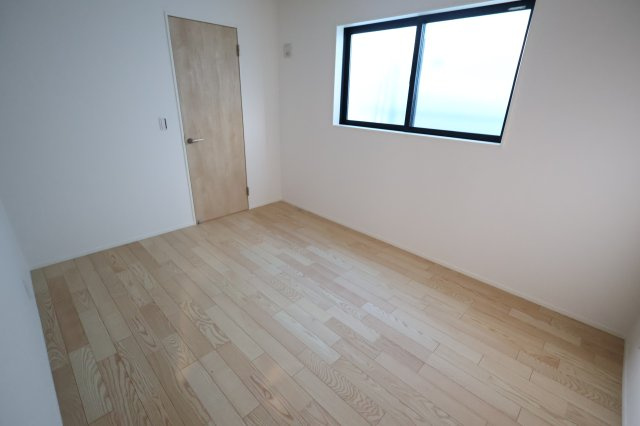 《仲介手数料無料》緑区大字三室1148-2(全1戸)新築一戸建てミラスモの洋室|撮影日 2025年11月26日 13:30 晴れ