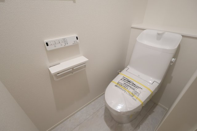 《仲介手数料無料》緑区大字三室1148-2(全1戸)新築一戸建てミラスモのトイレ|撮影日 2025年11月26日 13:30 晴れ