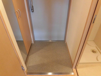 【玄関】 | サンヴィレッジ | シューズボックス付きのきれいな玄関です