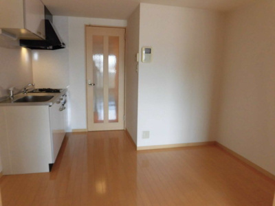 【居間・リビング】 | サンヴィレッジ | 広々としたキッチンスペースです