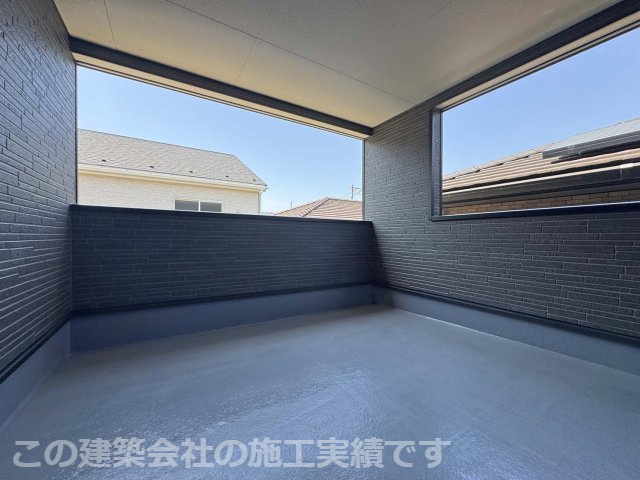 耐震+制震の家 今津町 第4：住宅性能取得物件：3号棟のバルコニー|雨の日も安心！インナーバルコニー