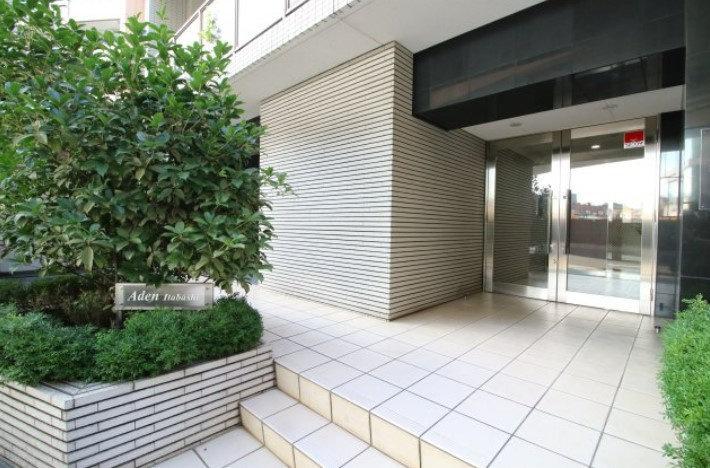 板橋区板橋３丁目の賃貸マンションのエントランス