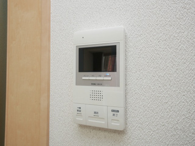 【セキュリティ】 | みおつくし西なんば | モニター付きインターホンです