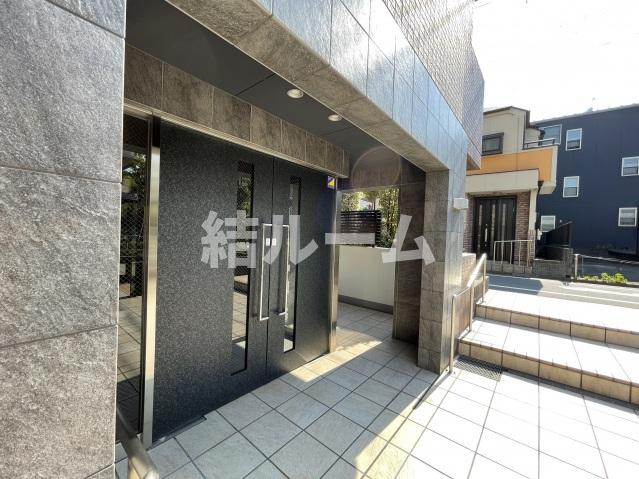 スカイコートパレス千川のエントランス