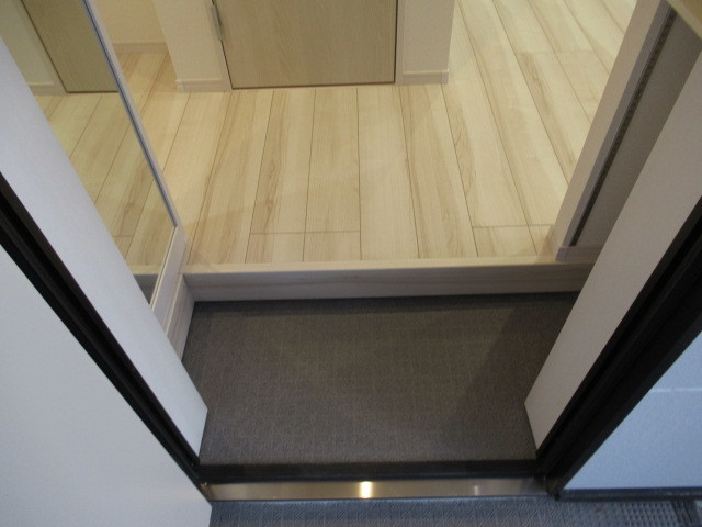 豊島区池袋本町１丁目のアパートの玄関