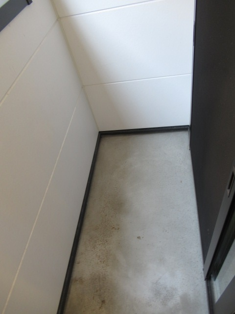 豊島区池袋本町１丁目のアパートのバルコニー