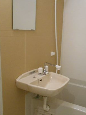 豊島区池袋本町１丁目のアパートの洗面所