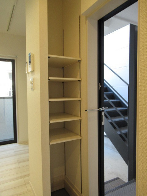 豊島区池袋本町１丁目のアパートの収納