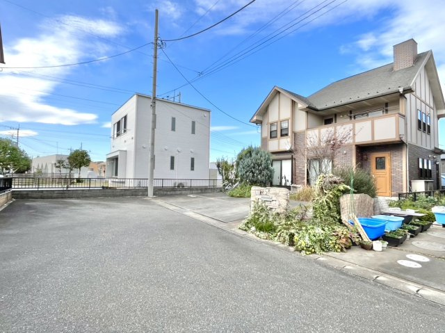 【中古戸建】伊勢崎市東小保方町の外観|■外観｜土日のご見学はもちろん、平日・夜間のご案内も大歓迎です♪「今から見たい」や「仕事終わりに見たい」にもご対応できますのでお気軽にお問い合わせください♪