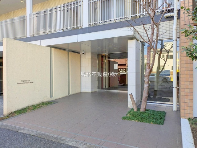 ハイセレサ井草の森デュオガーデンのエントランス